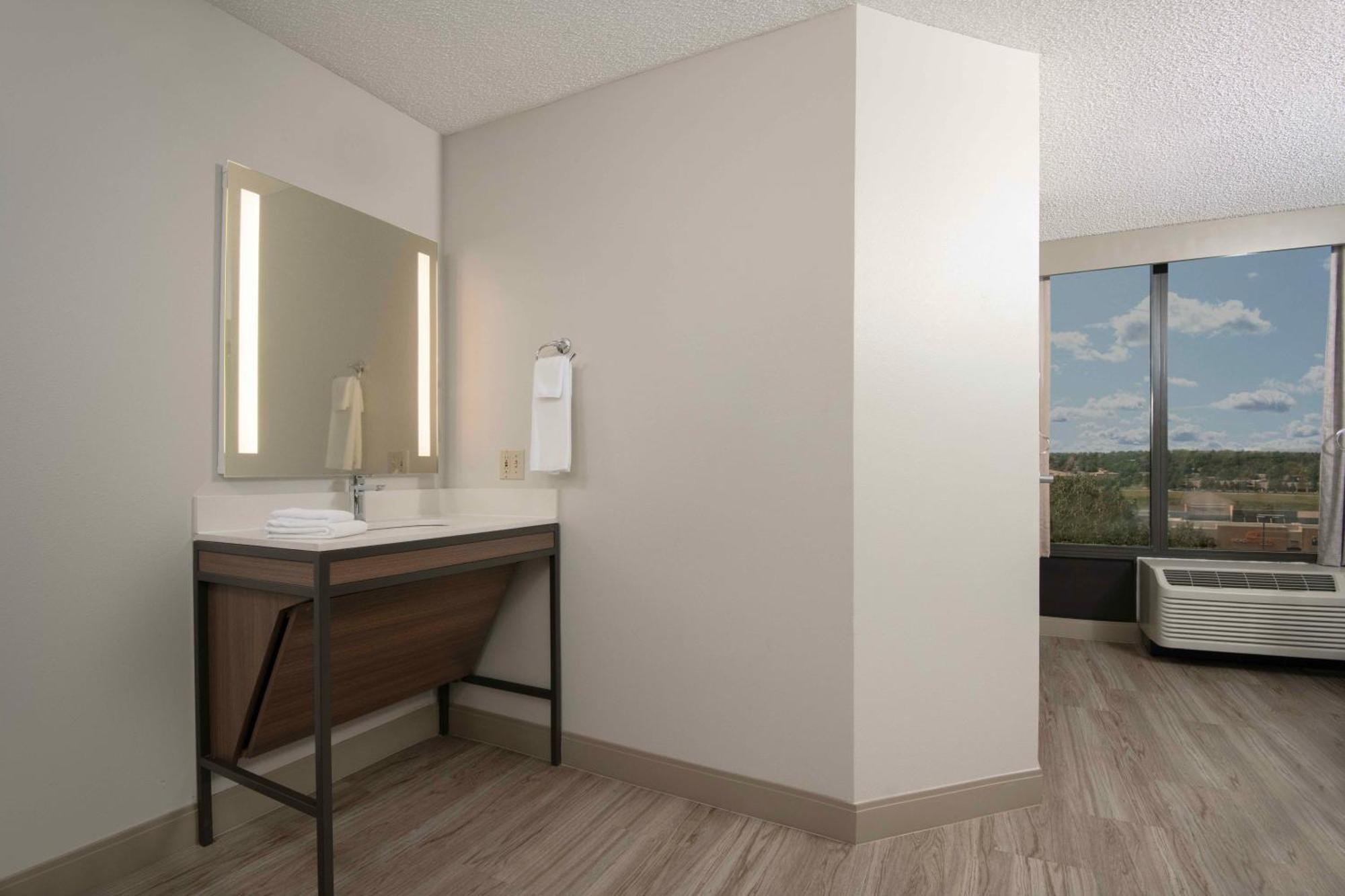Hyatt Place Denver-South/Park Meadows Лоун Трий Екстериор снимка